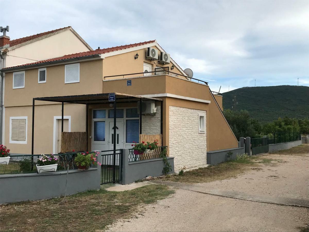 Apartments Brkic Lozovac Exterior photo